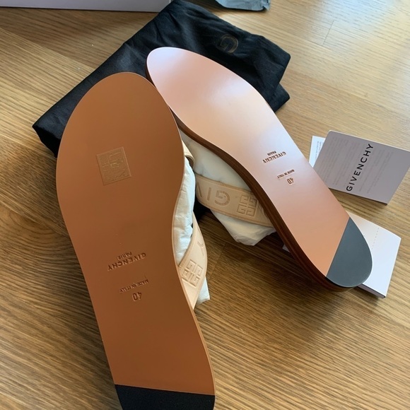Givenchy 4G Logo Crisscross Sandals - Picture 5 of 9
